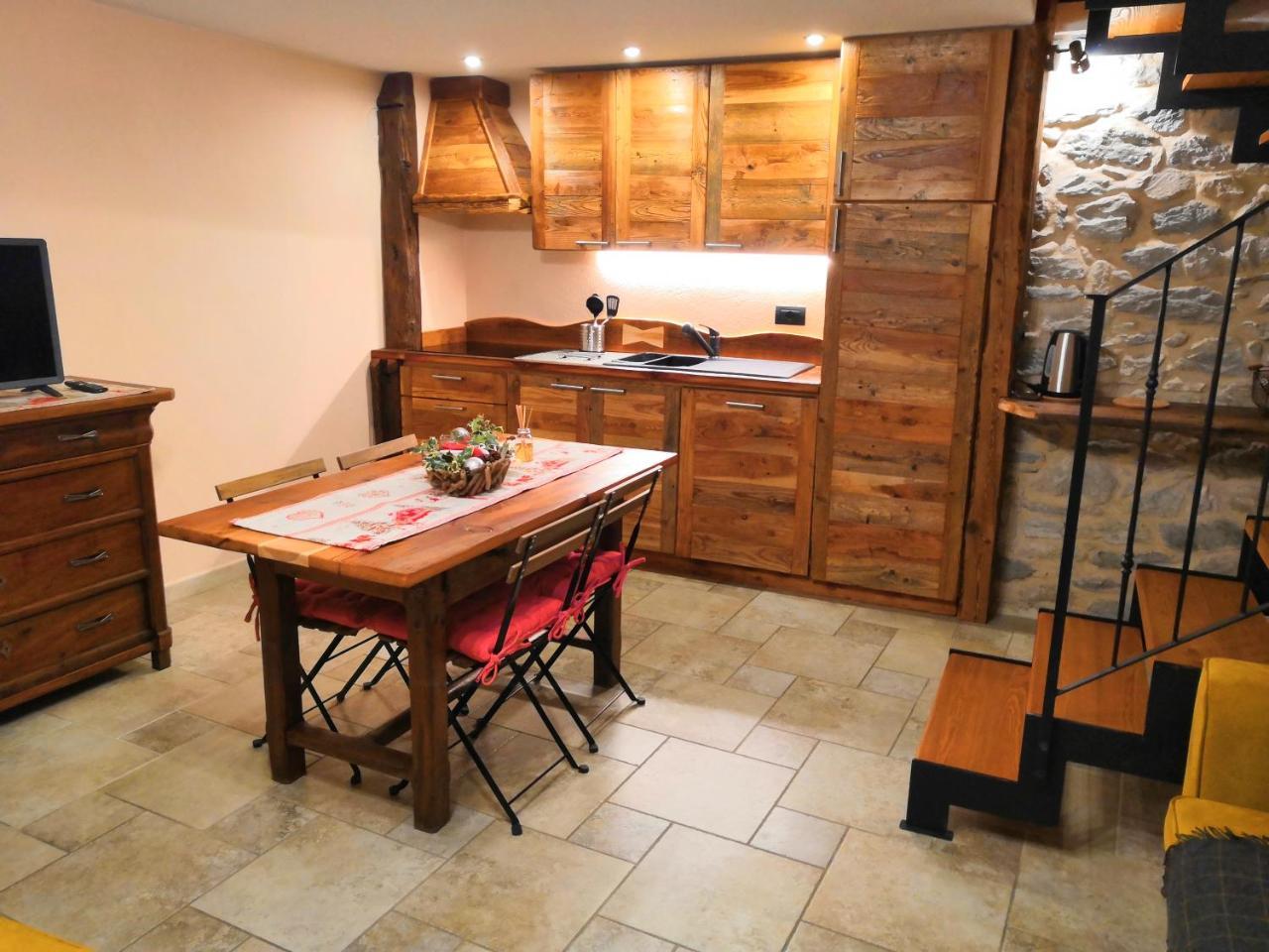 Souvenir De Tsaneli Apartment Roisan Ngoại thất bức ảnh
